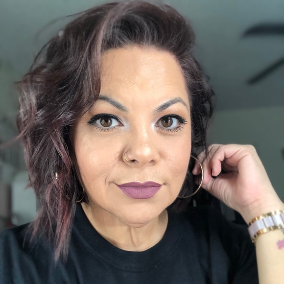 Meet your Posher, Leticia - Picture 1 of 1